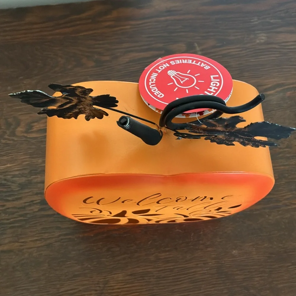 NWT- LED Light Up- Welcome Fall Orange Metal Pumpkin Decoration w/ Metal Leaves